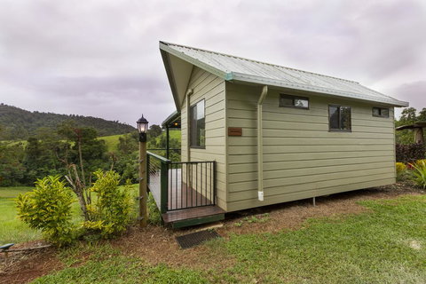 Mena Creek Flower House - Kingaroy Accommodation 0