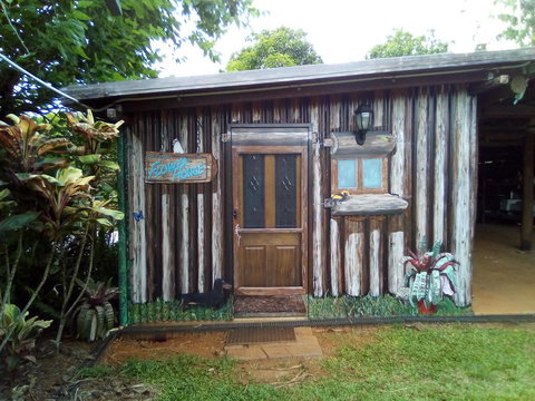 Mena Creek Flower House - Kingaroy Accommodation 1