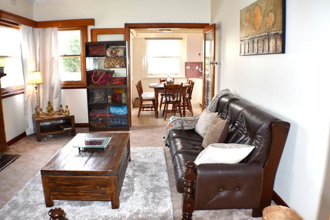 Meraki House - Kingaroy Accommodation 2