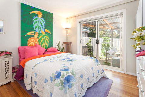 METRES TO THE BEACH - MORNINGTON - Kingaroy Accommodation 2