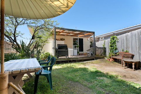 METRES TO THE BEACH - MORNINGTON - Kingaroy Accommodation 3
