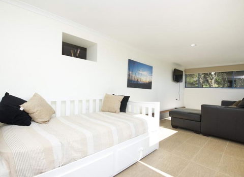 Mick's Apartment - Seal Rocks Beachfront - Kingaroy Accommodation 1