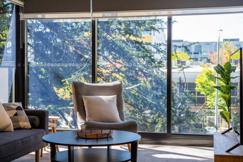 Midnight Apartments Accommodate Canberra - Kingaroy Accommodation 0