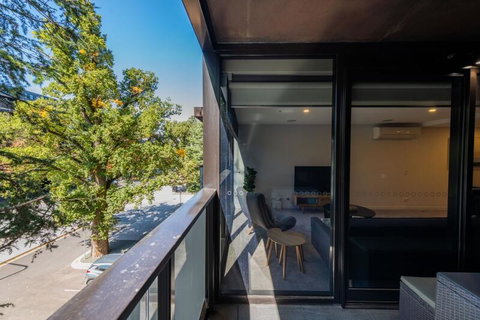 Midnight Apartments Accommodate Canberra - Kingaroy Accommodation 1