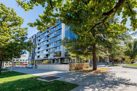 Midnight Apartments Accommodate Canberra - Kingaroy Accommodation 2