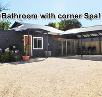 MODERN  LUXURIOUS WITH SPA BATH - Kingaroy Accommodation