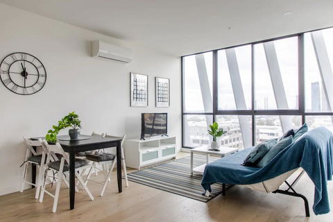 Modern 1 Bedroom Apartment With Rooftop Terrace And Spa - Kingaroy Accommodation 0