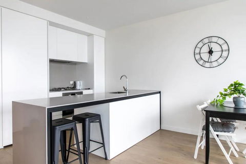 Modern 1 Bedroom Apartment With Rooftop Terrace And Spa - Kingaroy Accommodation 3
