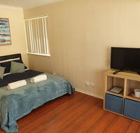 Modern Cosy Studio Close to QEH  Adelaide CBD  Airport  Beaches - Kingaroy Accommodation