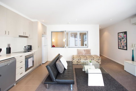 Modern Executive Apartment @ Braddon, 1BR, Wine, Wifi, Secure Parking, Canberra - Kingaroy Accommodation 1