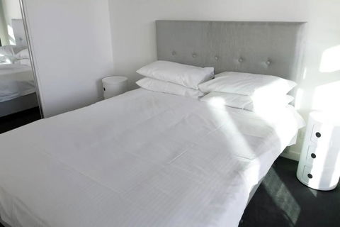 Modern Light-Filled 1 Bed In South Melbourne - Kingaroy Accommodation 3