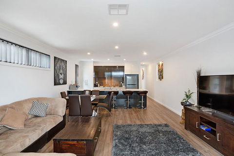 Modern Luxury At Christies Beach - Kingaroy Accommodation 3