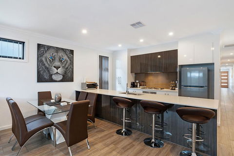 Modern Luxury At Christies Beach - Kingaroy Accommodation 1