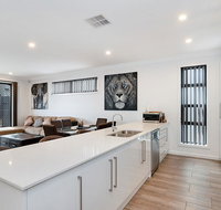 Modern Luxury at Christies Beach - Kingaroy Accommodation