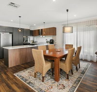 Modern Seaside Getaway Mornington - Kingaroy Accommodation