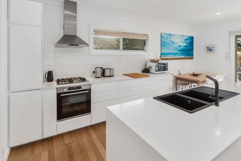 Modern, Charming And Characterful. Fully Renovated - Kingaroy Accommodation 2
