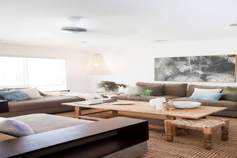 MOOMBA RETREAT - MORNINGTON - Kingaroy Accommodation 0