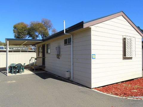 Moonta Bay Cabins - Kingaroy Accommodation 1