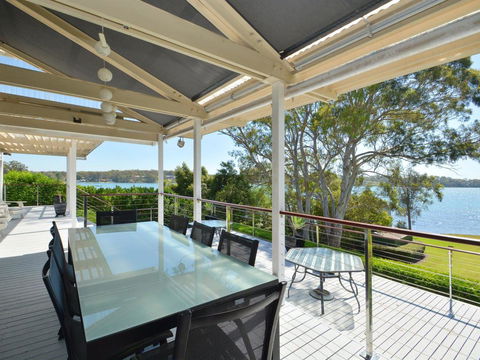 Morisset Bay Waterfront Views Lake House Looking Over Trinity Marina - Kingaroy Accommodation 0