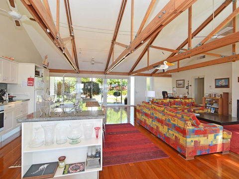 Morisset Bay Waterfront Views Lake House Looking Over Trinity Marina - Kingaroy Accommodation 2