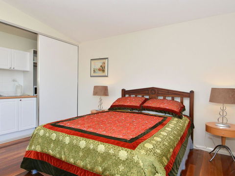 Morisset Waterfront 1bdr Studio Looking Over Trinity Marina - Kingaroy Accommodation 3