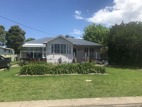 Moruya Holiday House - Kingaroy Accommodation 1