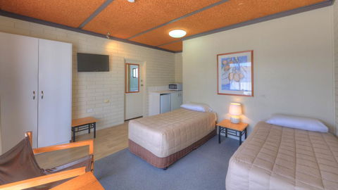 Motel Meneres - Kingaroy Accommodation 2