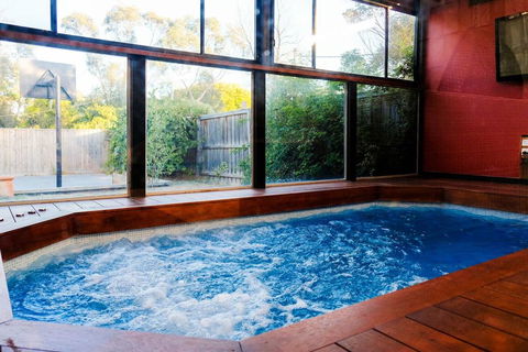 Mountain Retreat Villa - Kingaroy Accommodation 1