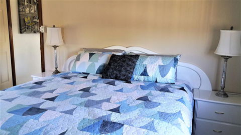 Must Love Dogs B&B & Self Contained Cottage - Kingaroy Accommodation 1