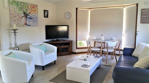 Must Love Dogs B&B & Self Contained Cottage - Kingaroy Accommodation 3