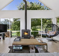 Nafplio Luxury hideaway with open fireplace on 3 acre vineyard water views close to wineries - Kingaroy Accommodation