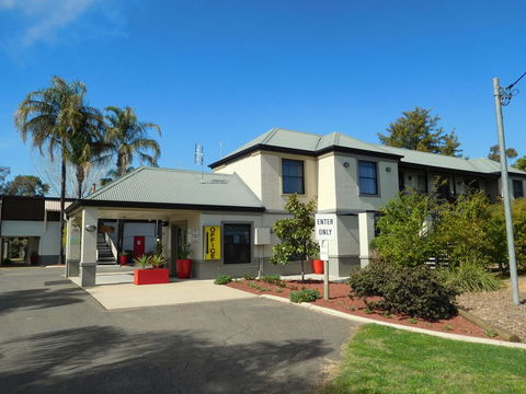 Narrabri Motel And Caravan Park - Kingaroy Accommodation 2