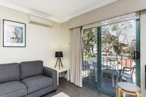 Subiaco Village 30 - Kingaroy Accommodation 6