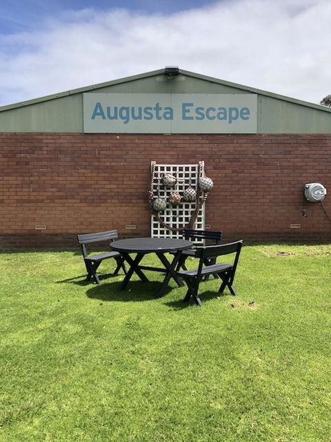 Augusta Escape Holiday Units - Kingaroy Accommodation 29