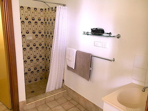 Augusta Escape Holiday Units - Kingaroy Accommodation 33