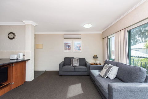 Subiaco Village 20 - Kingaroy Accommodation 4