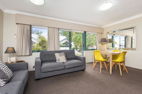 Subiaco Village 20 - Kingaroy Accommodation 2