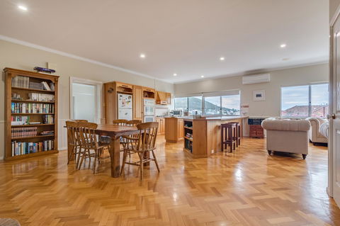 Serpentine Rose - Kingaroy Accommodation 4