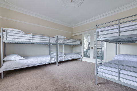 Serpentine Rose - Kingaroy Accommodation 10