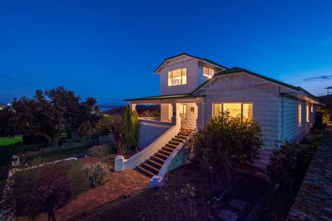 Serpentine Rose - Kingaroy Accommodation 1