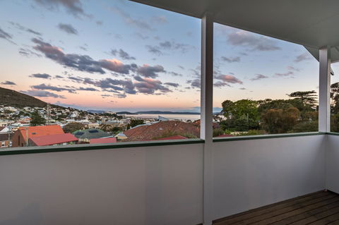 Serpentine Rose - Kingaroy Accommodation 17
