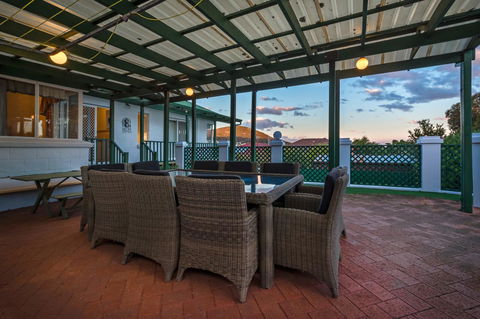 Serpentine Rose - Kingaroy Accommodation 16