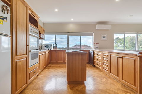 Serpentine Rose - Kingaroy Accommodation 6