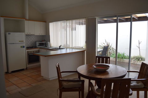 Dunes Scarborough Beach - Kingaroy Accommodation 7