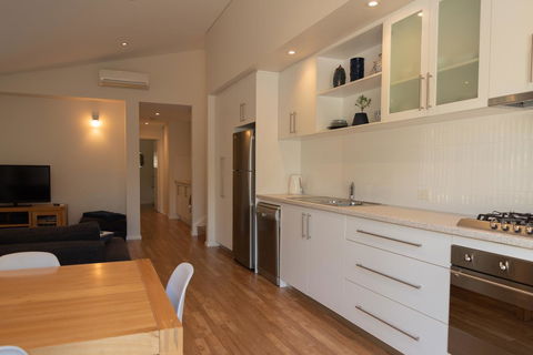 Cape Villas Dunsborough Unit 2 - Kingaroy Accommodation 3