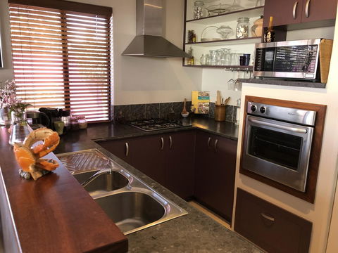 BeachHideaway@Scarborough - Kingaroy Accommodation 23