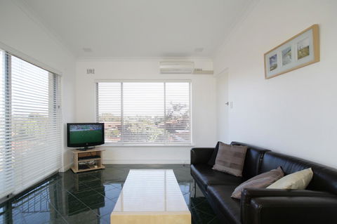 Summer Breeze - Holiday Or Business Apartment - Kingaroy Accommodation 3