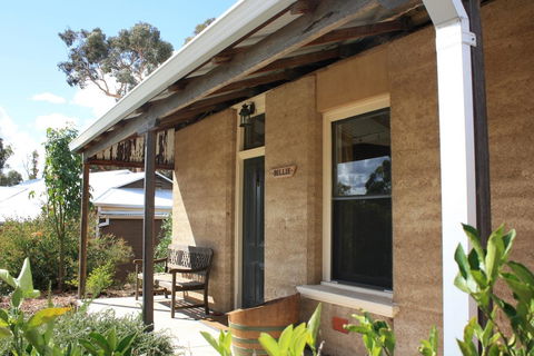 Hotham Ridge Estate - Kingaroy Accommodation 0