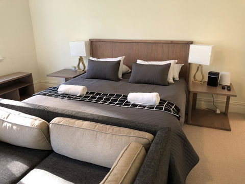 Caves Road Guest Houses - Kingaroy Accommodation 10