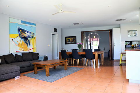 Fremantle Heritage Home For You To Enjoy! - Kingaroy Accommodation 12